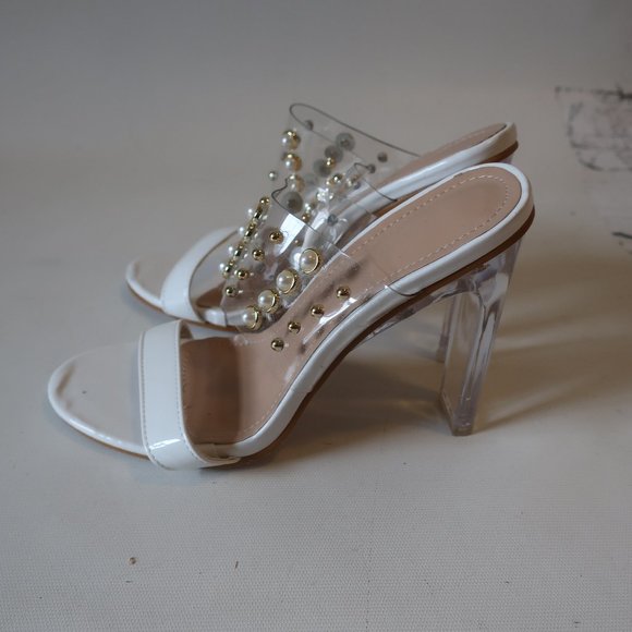 Shag Boutique White Patent Leather Sandals With Pearl Details 36 US/6 * - Picture 4 of 8